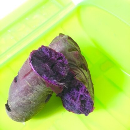 ルクエで紫芋を蒸してみました(^_^)甘くて柔らかくて最高でした。これはリピートします！